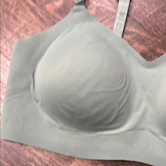 Victoria's Secret Green T-Shirt Bra with Molded Cups Size L EUC - Picture 3 of 7